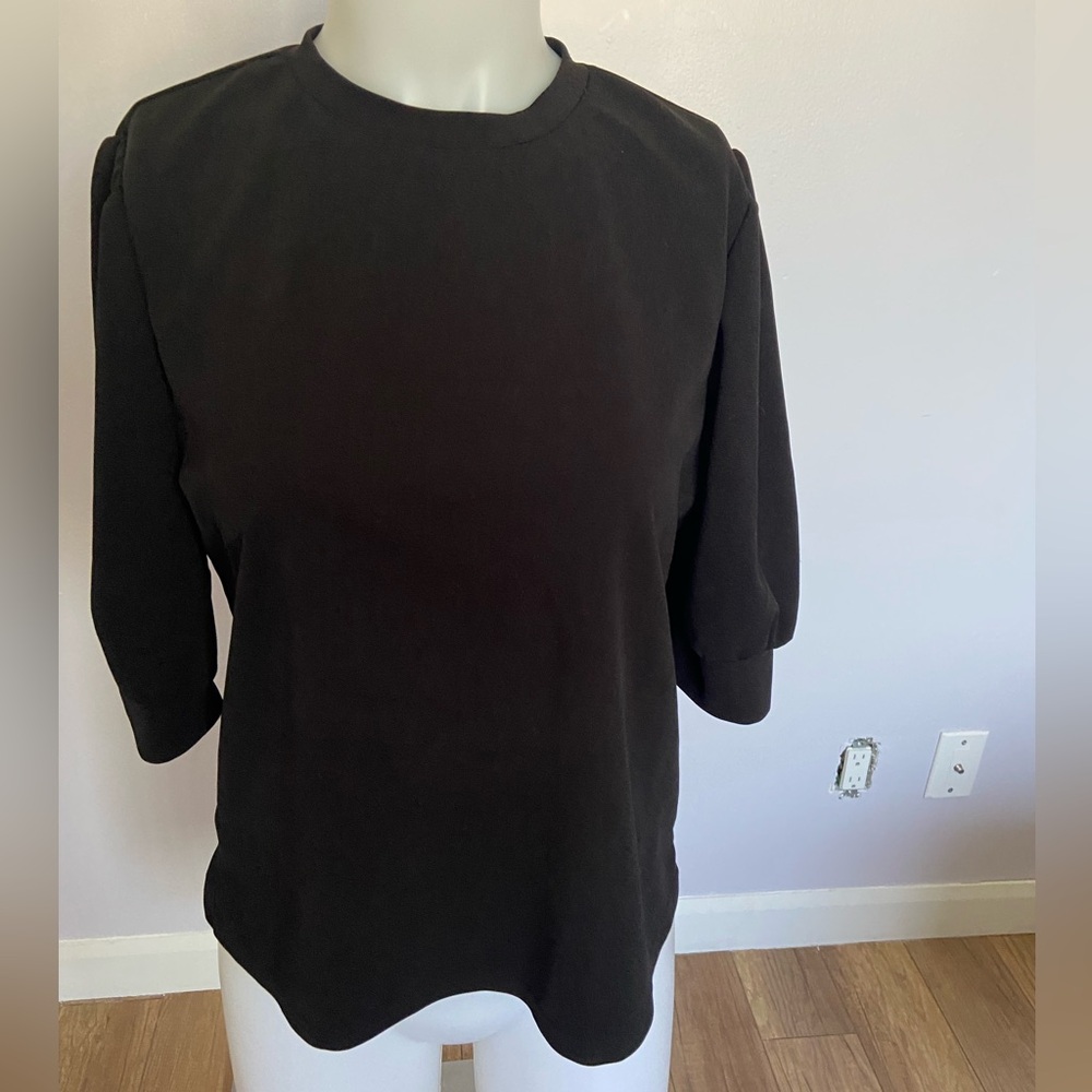 Black three quarter sleeve sweater ☕️